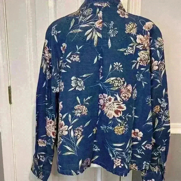 Liz Wear Women’s Large Floral Denim Jacket with pockets - Picture 4 of 6